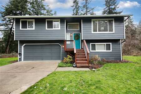 8103 Hawaii Ln Clinton, WA 98236