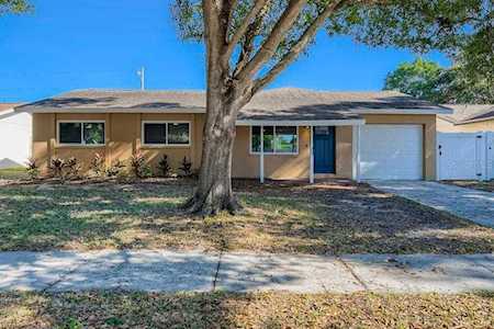 8309 Jennifer Ln Seminole, FL 33777