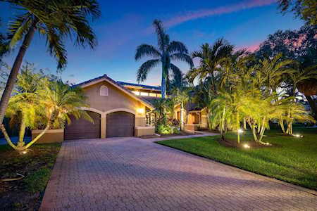 2305 Rabbit Hollowe Circle Delray Beach, FL 33445