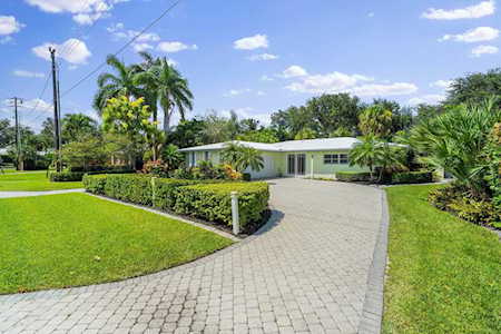 7 Country Club Circle Tequesta, FL 33469