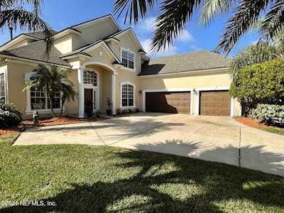 2239 Autumn Cove Cir Fleming Island, FL 32003