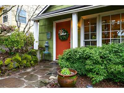 3307 SW Spring Garden St Portland, OR 97219