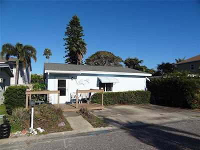 18043 2nd St E Redington Shores, FL 33708