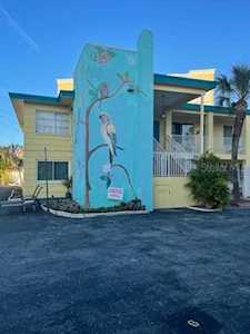 282 Treasure Island CAUSEWAY #18 Treasure Island, FL 33706