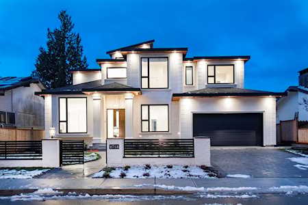 2713 Daybreak Avenue Coquitlam, BC V3C 2E8