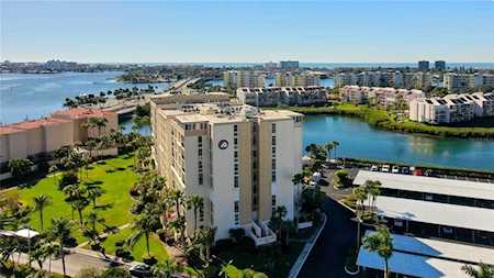 7400 Sun Island Dr S #301 South Pasadena, FL 33707