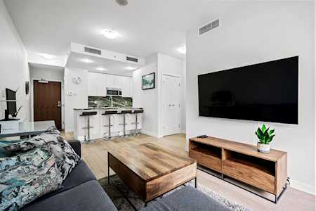 2033 W 10th Avenue #301 Vancouver, BC V6J 0H1