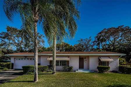 2307 Demaret Dr Dunedin, FL 34698