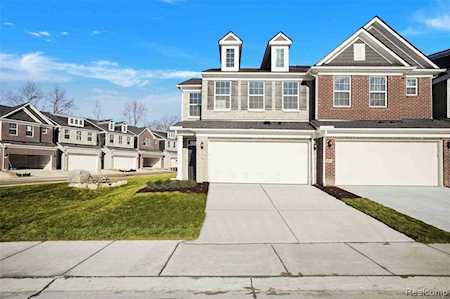 348 Strawberry Drive Rochester Hills, MI 48307