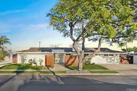 3048 Country Club Dr Costa Mesa, CA 92626