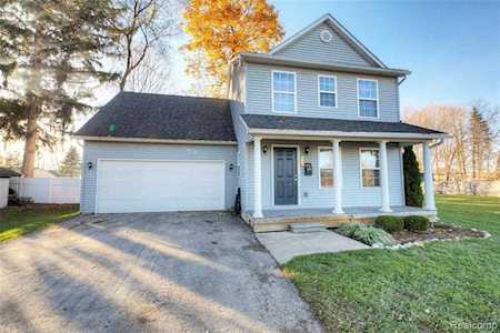 323 N 4th St Brighton, MI 48116