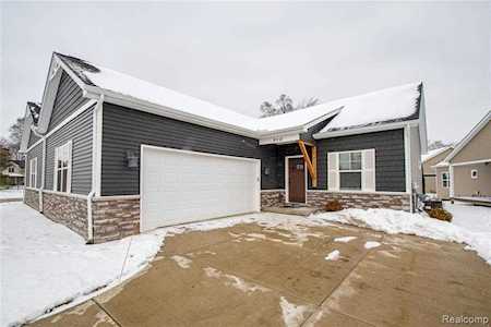 910 E Clinton St Howell, MI 48843