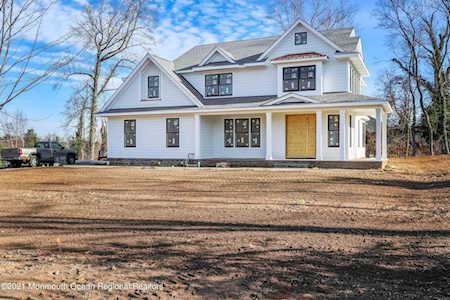 4 Bucchop Ln Middletown, NJ 07748