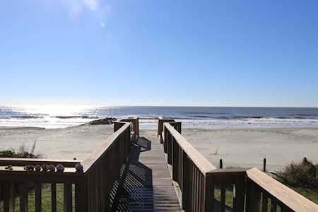 1013 E Arctic Ave Folly Beach, SC 29439