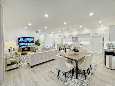 407 Transport Tustin, CA 92782