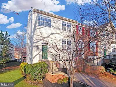 14618 Stream Pond Dr Centreville, VA 20120