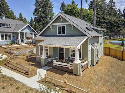 31018 6th Ln SW Federal Way, WA 98023