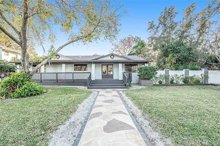 1005 Riverside Dr Tarpon Springs, FL 34689