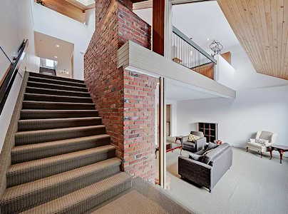 2200 Varsity Estates Dr NW #4 Calgary, AB T3B 4Z8