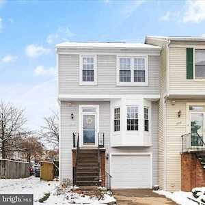 5850 Watermark Circle Centreville, VA 20120