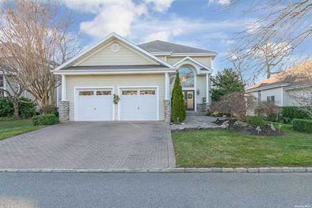 72 Redan Drive Smithtown, NY 11787
