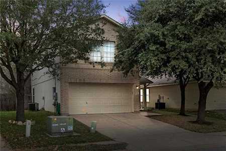 8802 Dittmar Oaks DR Austin, TX 78748