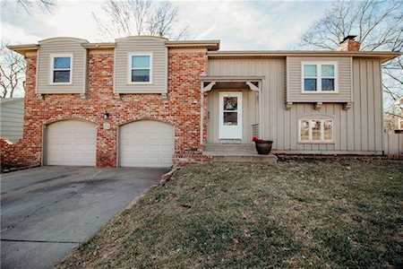 9110 Westbrooke Dr Overland Park, KS 66214