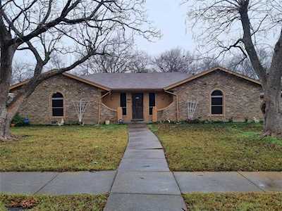 944 Oakbluff Drive Lancaster, TX 75146