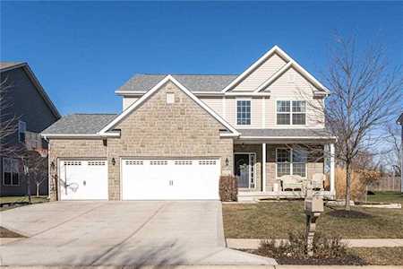 6104 Golden Eagle Dr Zionsville, IN 46077