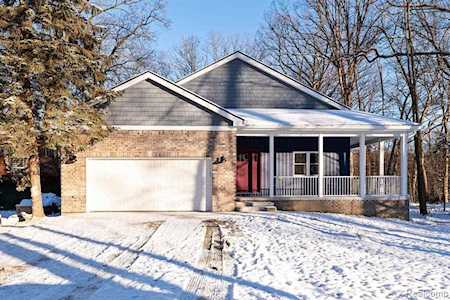 8028 S Ravine Dr Westland, MI 48185