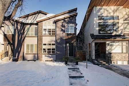 446 28 Ave NW Calgary, AB T2M 2K6
