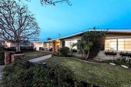 284 Sierks St Costa Mesa, CA 92627
