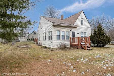 1655 Moeller St Garden City, MI 48135
