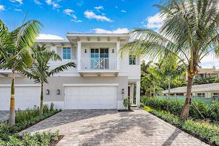424 NE Wavecrest Way Boca Raton, FL 33432