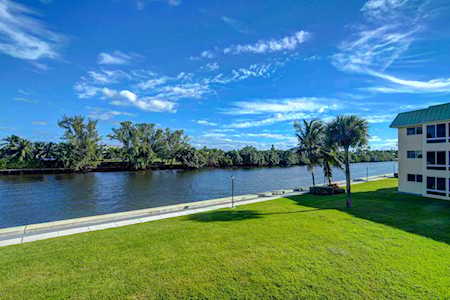 2 Colonial Club 203 Drive #203 Boynton Beach, FL 33435