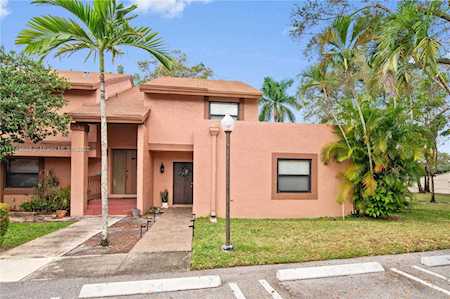 14 Chestnut Cir #14 Cooper City, FL 33026
