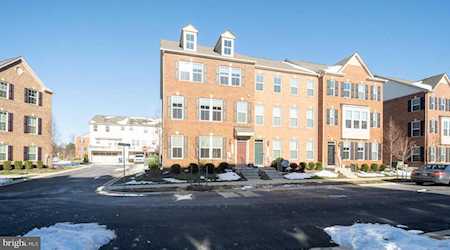 10934 Saint Patricks Park Alley Waldorf, MD 20603