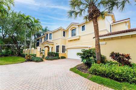 1645 Passion Vine Cir #17-1 Weston, FL 33326