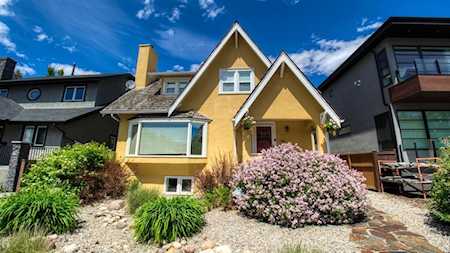 406 10 Ave NW Calgary, AB T2M 0B5