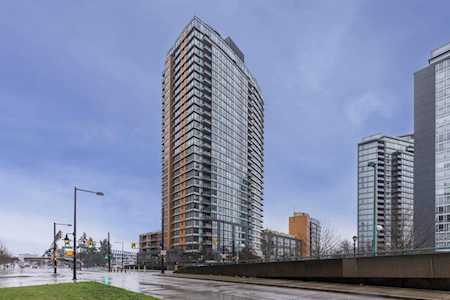 33 Smithe Street #702 Vancouver, BC V6B 0B5