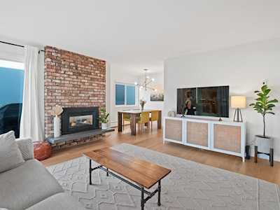 1066 W 13th Avenue #204 Vancouver, BC V6H 1N2