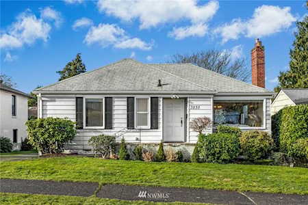 3235 W Viewmont Way W Seattle, WA 98199