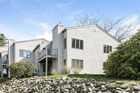 54 Seabreeze Ln Bristol, RI 02809