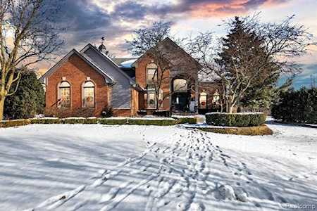 4860 Flower Hill Dr Troy, MI 48098