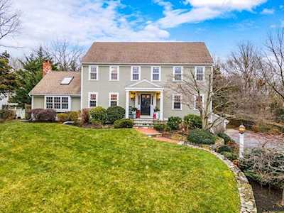 19 Del Prete Dr Hingham, MA 02043