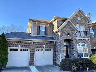 2206 Traemoor Village Way Nashville, TN 37209