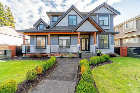 8592 Armstrong Avenue Burnaby, BC V3N 2H5