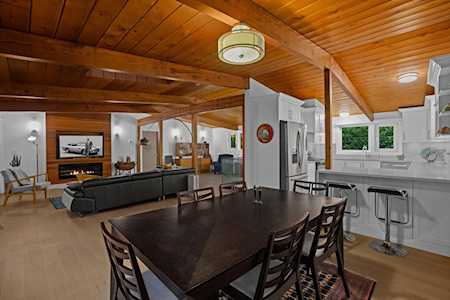 4915 Beacon Lane West Vancouver, BC V7W 1K6