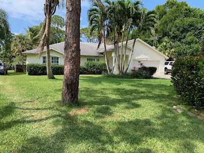8667 SE Sharon Street Hobe Sound, FL 33455