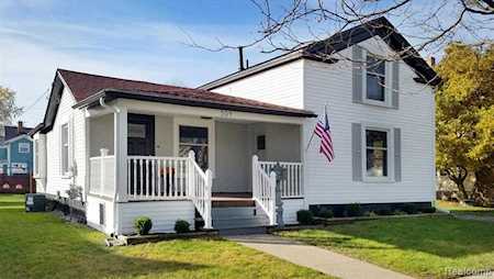 309 W Sibley St Howell, MI 48843